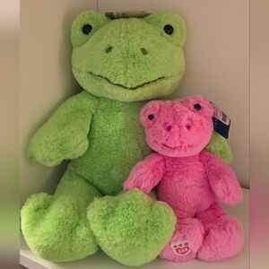 BNWT Build A Bear Spring Green Frog With Pink Buddy
